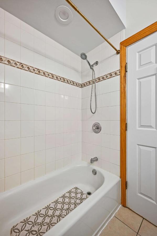 2 Bed Apt W/ Office, Free Parking, Near Wrigley Chicago Exteriör bild